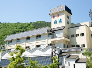 ＼* アナタらしく働ける！ *／
幅広い年代のスタッフが活躍★
だからこそ、「スタッフの働きやすさ」を大切にしています