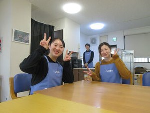 和やかな雰囲気で居心地の良さ◎
シフトは自由自己申告制なので
家庭との両立もしっかりできる！
子育て世代も大活躍中です◎