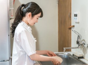 ＼家庭やWワークなどと両立◎／
シフトはお気軽にご相談ください♪
"食"を通じて誰かを"笑顔"にするお仕事☆
※写真はイメージ