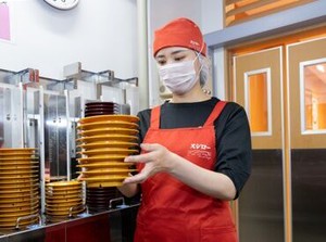 ≪オープニングSTAFFを大募集します！≫
一緒に始める仲間もたくさん！
絆が生まれて、楽しく仲良く働けること間違いナシ★