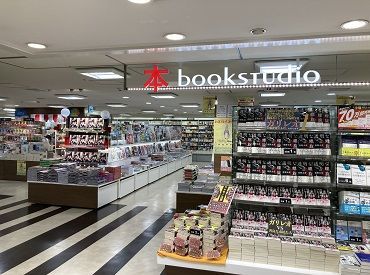 『アルデ新大阪』内にある書店★
雨に濡れず、スムーズに出勤できるのが嬉しい♪
通いやすく、快適に働けます◎