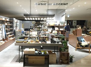 未経験の方でも安心♪ルクア大阪が主催する入店研修あり！あいさつの仕方や館内のルール説明などを行います。