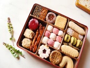 誰もが知っている東京土産や、
人気のバウムクーヘンなどを販売★
幅広い年齢層が活躍中♪