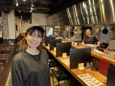 明るいスタッフがたくさんなのも魅力的♪
店長もとてもやさしく働きやすい雰囲気です★