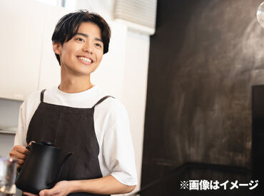 ＼未経験スタートも大歓迎／
開放感と緑あふれるお洒落空間で楽しく働けます"◎"