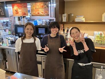 PRONTOなら、カフェもバーも楽しめます！
自由なシフトで家庭･プライベートとの両立もラクラク◎