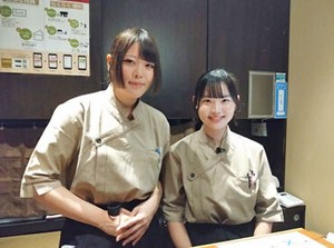 ほとんどのスタッフが未経験からのスタートでした★
優しい先輩ばかりだから、いつだって気軽に相談もできちゃいます♪