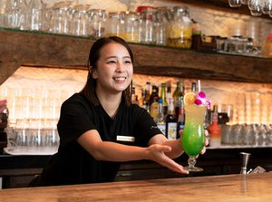 アジアンリゾートな店内は
エキゾチックな雰囲気がいっぱい☆
「こんな空間で働きたい！」と
惚れ込んだスタッフが多いんです！