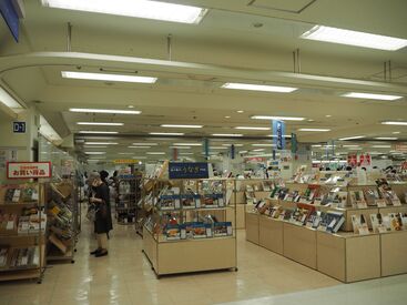 ＼人気＊季節のアルバイト／
《シフトの柔軟さ》×《充実の福利厚生》＝働きやすさバツグン★扶養内勤務もOK♪