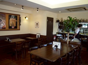 喫茶店でのお仕事が初めての方も心配不要です！
一から丁寧に先輩スタッフが教えるので
安心してご応募くださいね♪
