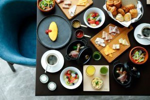 ～ホテルの"顔"として、
　笑顔でお客様をお出迎え～
最初は皆さん緊張します！
少しずつ慣れていくので大丈夫ですよ♪