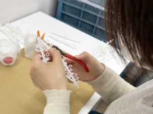 とってもカンタン！座りながらの作業です♪
自分のペースで作業ができるので、未経験の方も安心◎