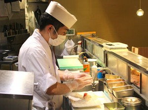 大手グループだからこそのサポート体制！
「本業の裏でもっと修行したい」
「もっと寿司を沢山握りたい！」
そんな方へ★