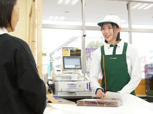 現在のスタッフもみんな未経験からスタートしました♪先輩スタッフが側にいるから、わからないことも聞けるのも安心ポイント！