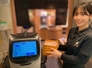 【積極採用中！】NEW SATFF大募集！
シフトは自己申告制♪学校や家庭などと両立もできる◎