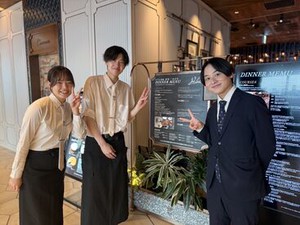 開放感がありながらも、
落ち着いた雰囲気の店内★
STAFF同士はとても気軽に話せる環境で、
未経験さんでもスグに馴染めるはず♪