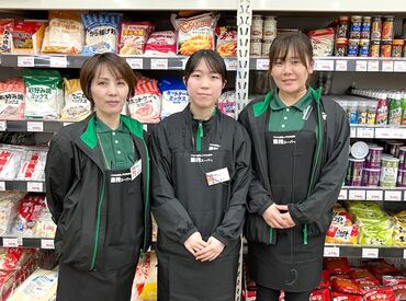 ＼楽しく働ける♪／
BIGサイズの商品や輸入菓子、珍しいお酒…
食べ物も飲み物も珍しいアイテムが豊富！