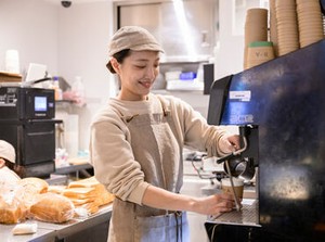 お客様とスタッフの笑顔があふれるステキなお店★
明るい雰囲気で居心地もバッチリ！
バイトデビューにもおすすめです◎