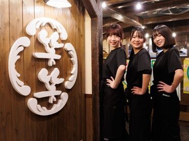 照明やBGMなど店内の空間すべてにこだわっている大人の雰囲気漂う「笑笑」。一緒に楽しく働いてくれるスタッフ大募集です★