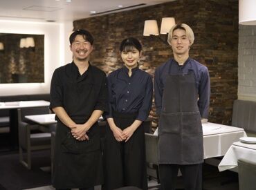 ＜20～30代のスタッフが多数活躍＞
カジュアルリッチがテーマの「MERCER CAFE」
未経験の方も始めやすい業務内容と雰囲気です♪