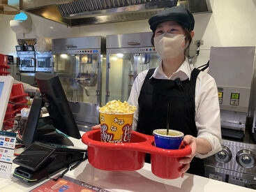 映画好きのスタッフも多く、
「新作の映画は見た?」
「もうすぐあの映画が公開されるね!」
なんて話で盛り上がることも♪