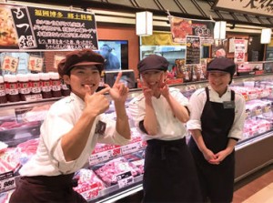 お肉も社割でGETできます◎
幅広い年代のスタッフさん活躍中♪