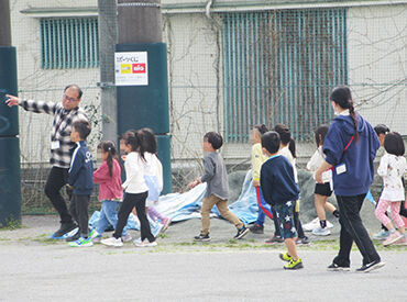 未経験歓迎！
充実の福利厚生で、年間休日113日以上！
学生～シニアさんまで、幅広い世代が活躍中です♪