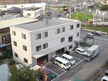 ≪髪色自由＆ネイル・ピアスOK≫
お気に入りのネイルや髪色で、
モチベーションもUP♪
自分らしく、楽しく働けます！