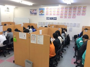 大学生&Wワーカーさん活躍中！
大学生になって初バイトを探している人も、同世代が多くてなじみやすいです＾＾