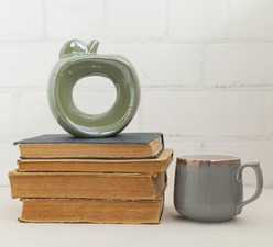 ﾟ*｡☆ NEWスタッフ募集 ☆。*ﾟ
人気洋菓子shop
・20～30代女性スタッフ活躍
・制服支給あり
・販売経験を活かせるお仕事♪