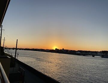 お店から見える浜名湖の景色に癒されます！一度見に来てください♪
この景色をみながらお仕事ができるのはホールの特権です♪