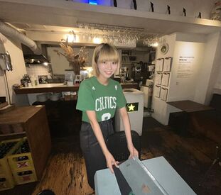 SNSで大人気なカフェ★
座る席ごとに変わる芸術的な壁紙＆落ち着いた空間でお仕事しませんか♪