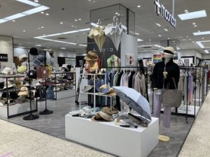 服装や髪は自由★
ピアス、ネイルOK♪
おしゃれも楽しみながら働けます！
帰りにショッピングを楽しむことも◎
※画像はイメージ