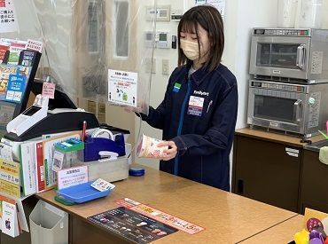 ( ˘ω˘)<こそっと教えるね...
賞味期限が近く、余った商品は
お店で食べて帰ってもOK�！
1人暮らしを影から支えます…♪