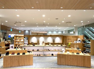 未経験の方でも安心♪ルクア大阪が主催する入店研修あり！あいさつの仕方や館内のルール説明などを行います。