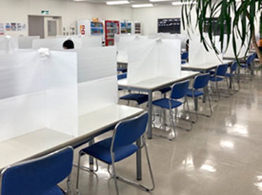髪型＆髪色自由！
みんな個性を大切にしながら働いています♪
「一人じゃ不安…」という方はお友達と応募も◎