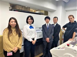 社内は和気あいあいとした雰囲気☆
社員とアルバイトとの垣根がなく
交流できるため働きやすい環境です◎