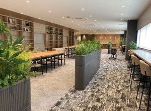 NEWオフィスでお仕事♪
キレイでオシャレな社内で
気分も上がります！