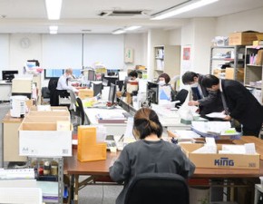 〈大正11年創業の老舗企業〉女性スタッフが多く、同じ仕事をする先輩もいるので安心してスタートできますよ◎