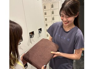 おしゃれなヨガスタジオで正社員★
スタッフ同士、助け合いながらお仕事できるので未経験の方でも安心です◎