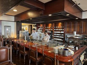 ～レトロな喫茶店～
映画やドラマのロケ地になった有名店★
芸能人もお忍びで通うお店！

珈琲の香りに包まれながらお仕事♪