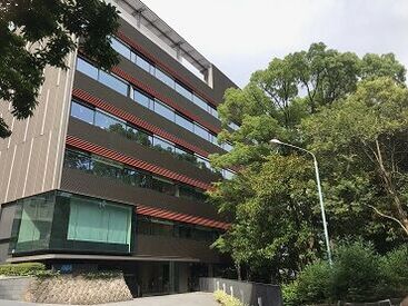 綺麗なオフィス♪
ビル内の地下でお弁当が買えたり、
自販機コンビニも完備☆