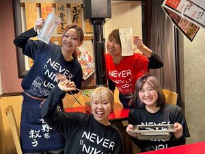 ＼焼肉バイトで楽しく稼ごう／
新橋駅から徒歩2分で通いやすい♪
【焼肉ここから】でアルバイト大募集！