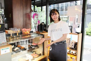 ★羽田空港店のご紹介★
空港勤務なので、英語を使うこともあります！
語学力UPにも繋がるので、勉強したい方にもオススメです◎