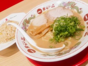 "1300円以内のメニューは無料"のまかない★
お腹も満たせて嬉しすぎ…♪
新しくキレイな店舗で働こう!!