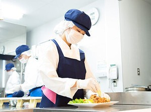 ＼充実した福利厚生あり／
制服＆シューズ貸与、有給休暇、
5年勤続でプチボーナスなど、
働きやすい環境を整えていますよ♪