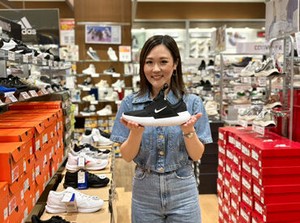 <イオングループで安心♪>
シフト柔軟&嬉しいシューズの社割あり！
休憩時間にショッピングもできちゃう★
履歴書不要◎