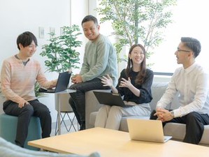 20代～30代のメンバーが活躍している
明るく活気のある職場です！
事業拡大に伴い新オフィスへ移転したばかり！