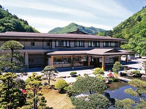 ＼* アナタらしく働ける！ *／
幅広い年代のスタッフが活躍★
だからこそ、「スタッフの働きやすさ」を大切にしています