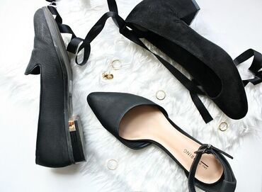 ﾟ*｡☆ NEWスタッフ募集 ☆。*ﾟ
オシャレシューズSHOP！
即日スタート♪